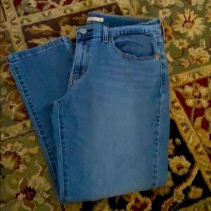 Levi’s - Women’s size 30 - crop